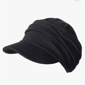 Newsboy style cap Sporting the quality lining and moisture wicking sweatband